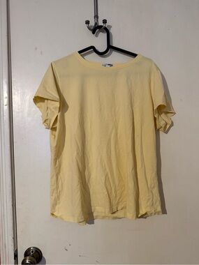 Fashion Nova Women's Pale Yellow Short Sleeve Tee